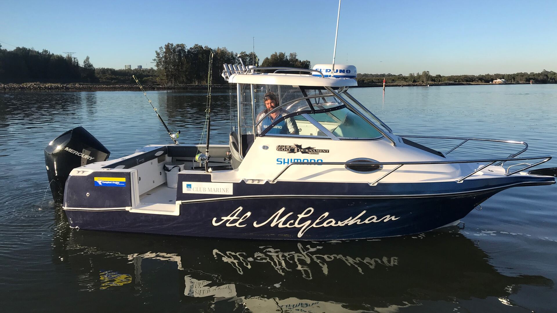 Custom fishing boat wrap Melbourne Victoria. Form A Sign Boat Wrap 3M vinyl Al McGlashan's boat wrap color change